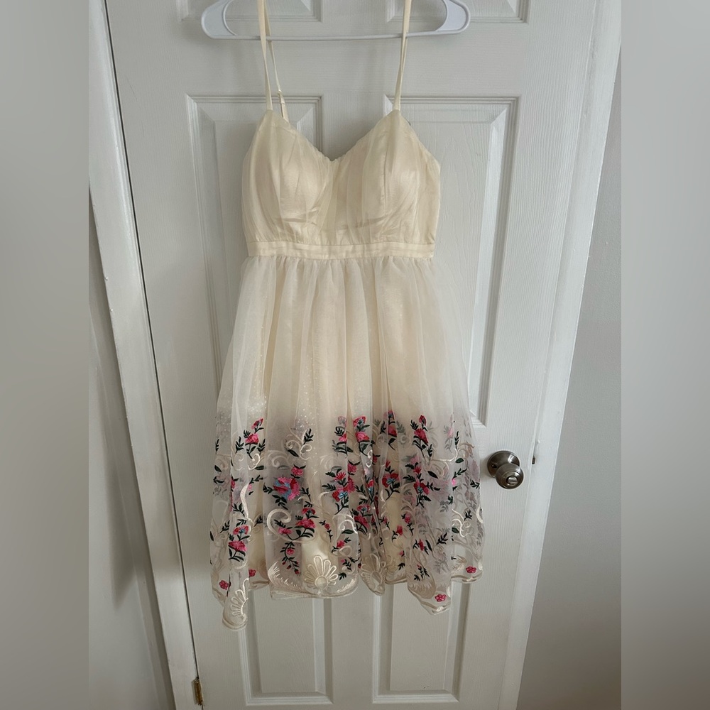 Women’s Floral Embroidered Party Dress